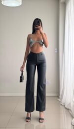 Pantalón engomado con recorte recto