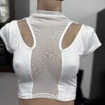 Remera con tull separada
