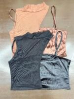 Top satén con tull cuello alto