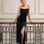 Vestido largo de crep con 3 solapas de costado